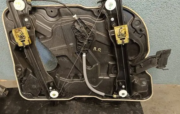 Jeep Grand Cherokee Front window lifting mechanism without motor 68231062