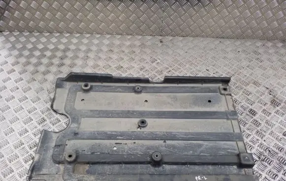 Center/middle under tray cover
