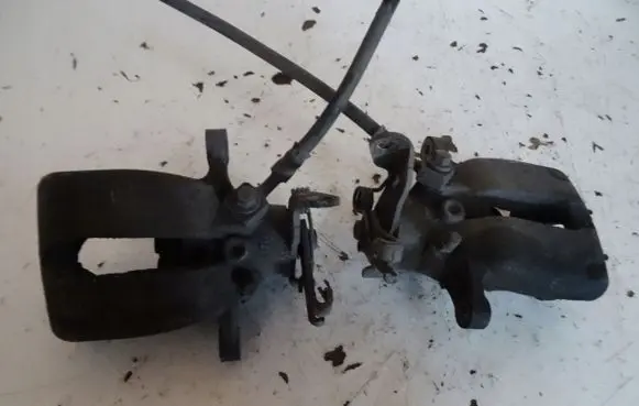Opel Insignia A Rear brake caliper