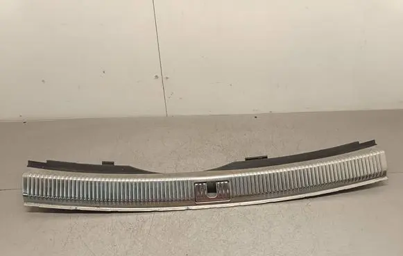 Trunk/boot sill cover protection