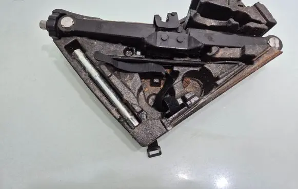 Audi Q7 4L Tool box 