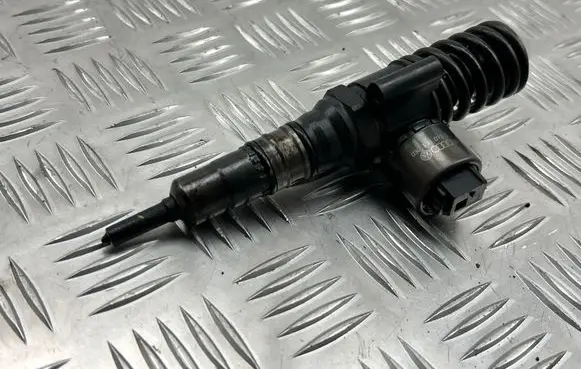 Volkswagen Touran II Fuel injector 03G130073G