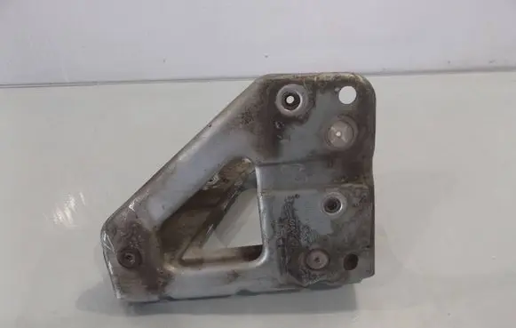 Audi A6 S6 C6 4F Fender mounting bracket 4F0821135