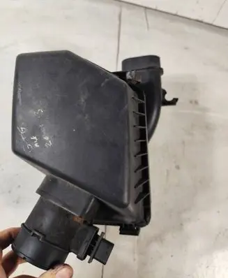Hyundai i40 Air filter box 281103Z300