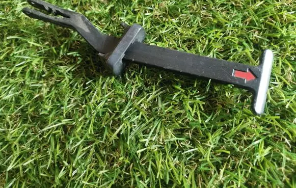Volkswagen PASSAT B5 Engine bonnet (hood) release handle 3B0823593