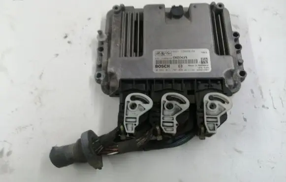 Ford Focus Engine control unit/module 6M5112A650NA