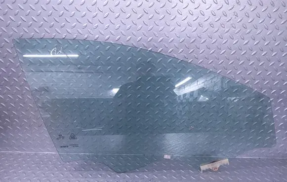 KIA Ceed Front door window glass four-door 82420J7000