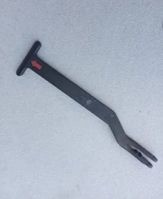 Volkswagen PASSAT B5 Engine bonnet (hood) release handle 3B0823593