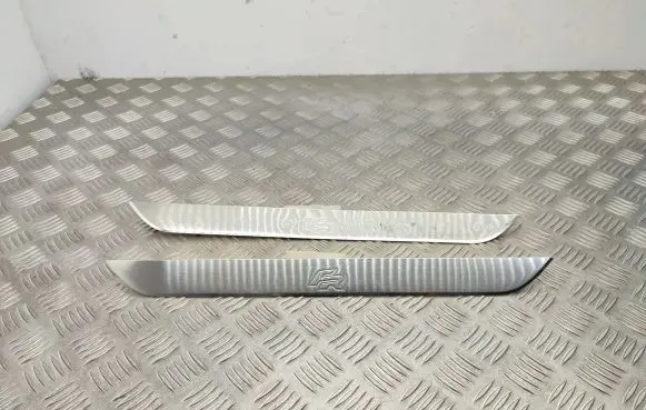 Seat Leon (5F) Front sill trim cover
