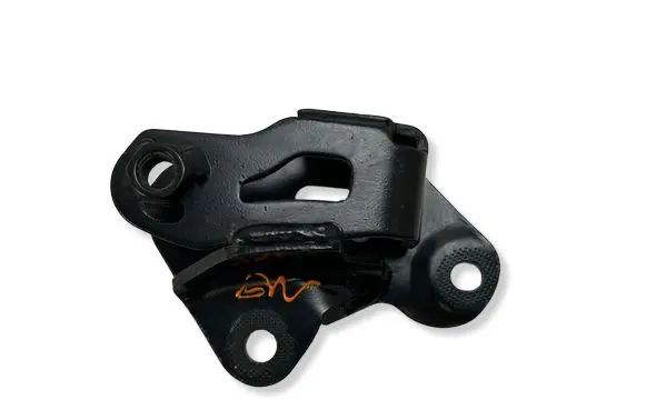 Opel Mokka B Gearbox mounting bracket 9824123680