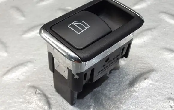 Mercedes-Benz C W204 Electric window control switch A2048700451