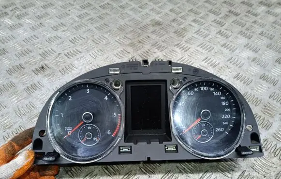 Volkswagen PASSAT CC Speedometer (instrument cluster)