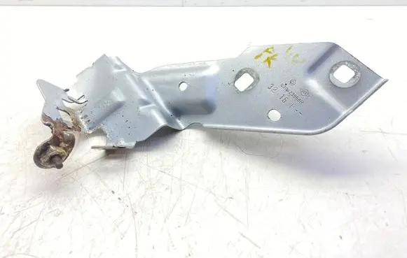 Renault Clio IV Fender mounting bracket 620423958R