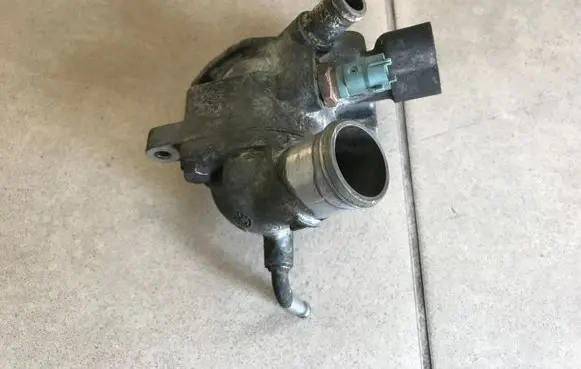 Opel Astra J Thermostat/thermostat housing 0281002209
