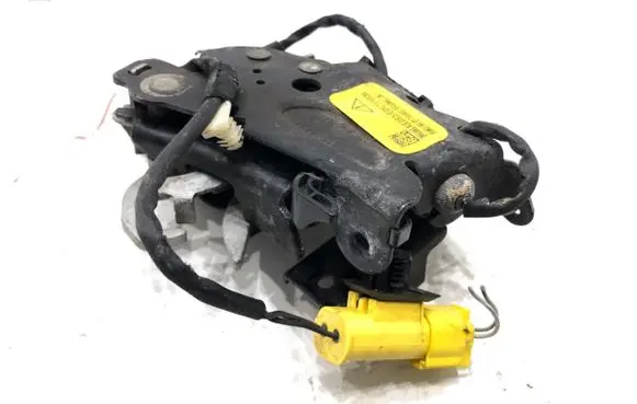 BMW 5 G30 G31 G38 Engine bonnet/hood lock/catch 