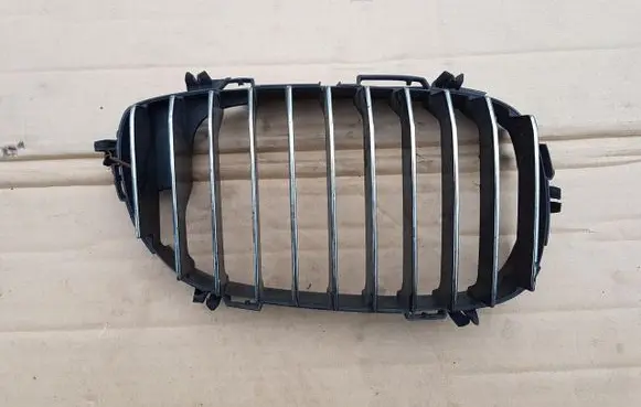 BMW 7 E38 Front bumper upper radiator grill