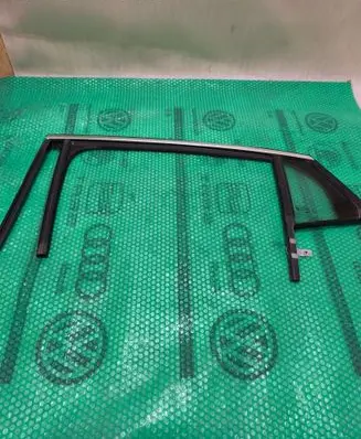 Chevrolet Volt II Rear vent window glass 