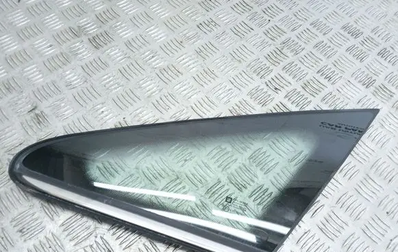 Opel Zafira B Front triangle window/glass 