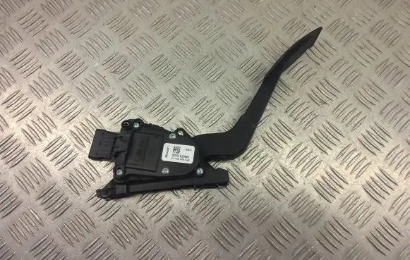 Nissan Navara D23 Accelerator throttle pedal 180024KJOA
