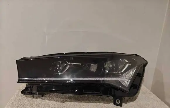 Skoda Enyaq iV Headlight/headlamp 5LB941015G 1EX01477381