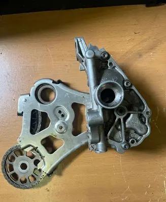 BMW 3 E90 E91 Oil pump 7573747