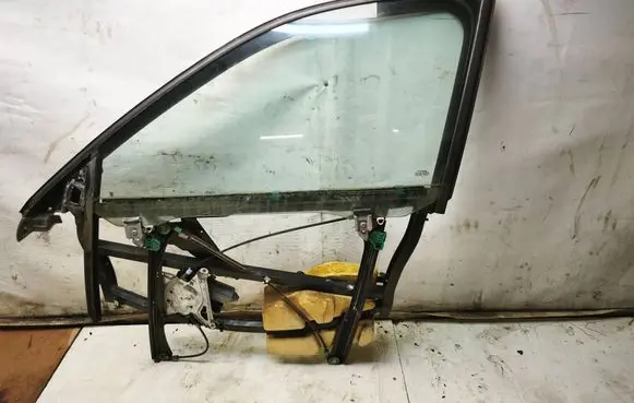 Audi A4 S4 B5 8D Front door window/glass frame 