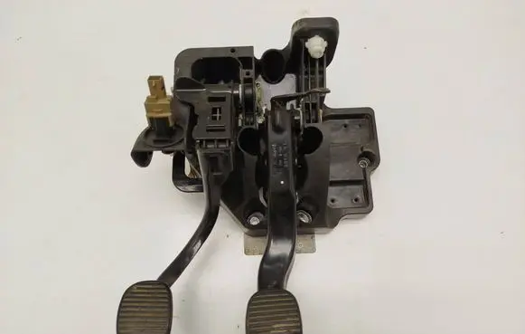Fiat Stilo Pedal assembly 000517822540 46828742 46828743