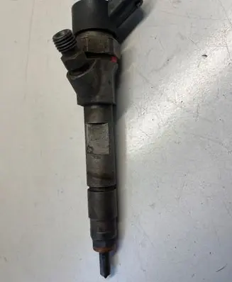 Opel Vivaro Fuel injector 8200100272