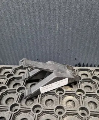 BMW 5 E34 Radiator mount bracket 1709332