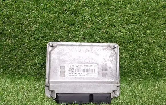 Skoda Fabia Mk2 (5J) Engine control unit/module ECU 03D906023N 5WP40851