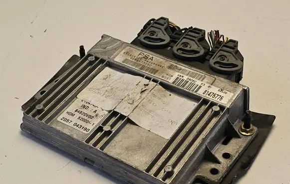 Peugeot 406 Engine control unit/module ECU 9646573080 84820V02 2057043190