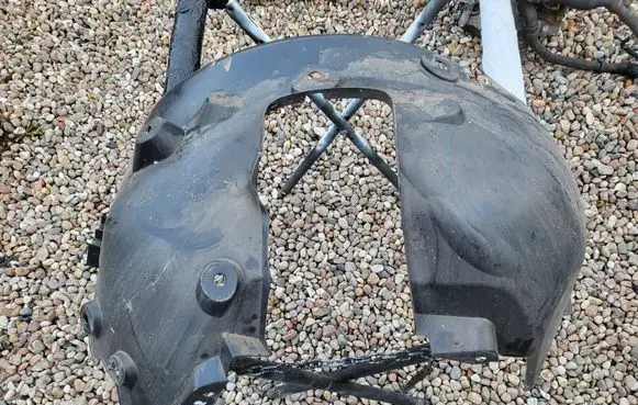 Front wheel arch liner splash guards