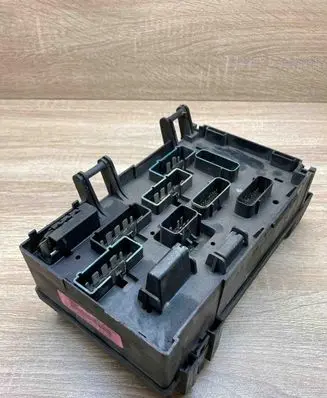 Chrysler Voyager Fuse module 04727558AD