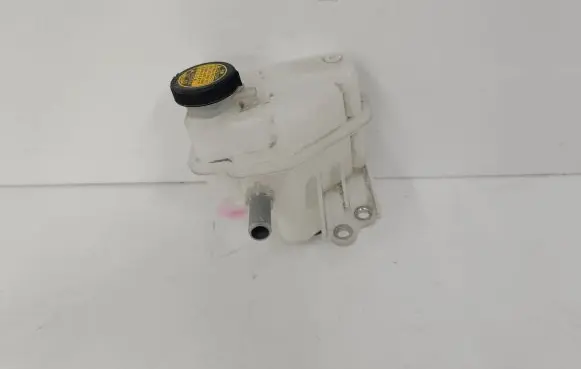 Toyota Prius c Coolant expansion tank/reservoir