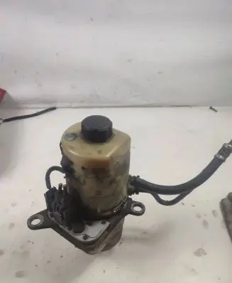 Ford Kuga I Power steering pump 4M513K514DA