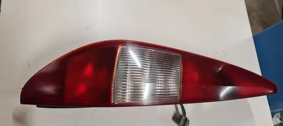 Ford Mondeo Mk III Rear/tail lights 1S7113405C 0374D