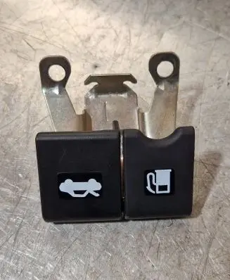 Nissan Juke I F15 Engine bonnet (hood) release handle