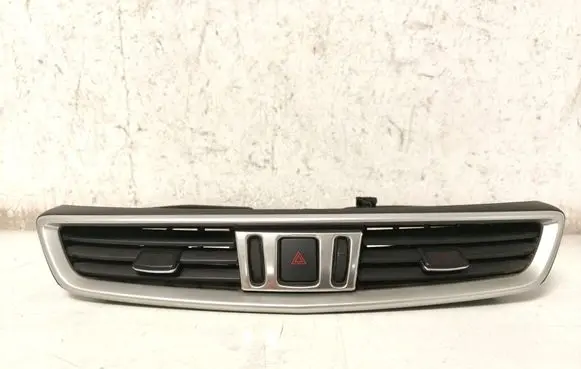 Nissan Qashqai Dash center air vent grill 687504EA0A