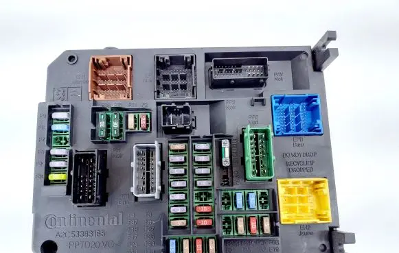 Citroen C4 II Fuse module 9665547480