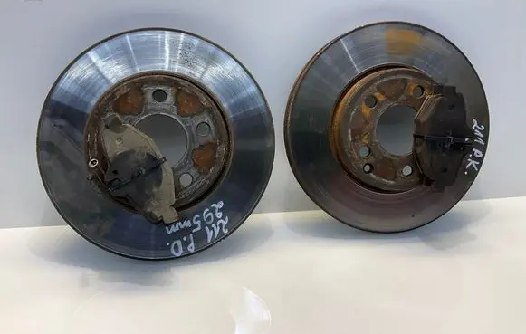 Mercedes-Benz E W211 Front brake disc A2114210812 2114210812