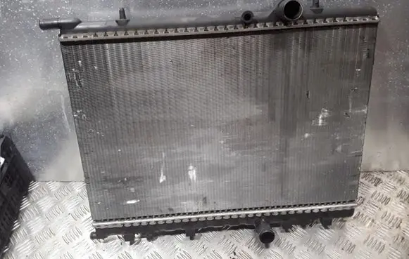 Citroen C4 I Coolant radiator 9658536580