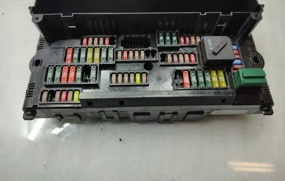BMW 5 F10 F11 Fuse module 9234421