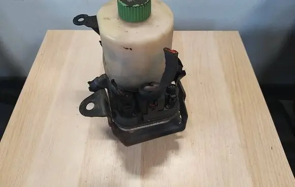 Audi A1 Power steering pump 6R0423156B
