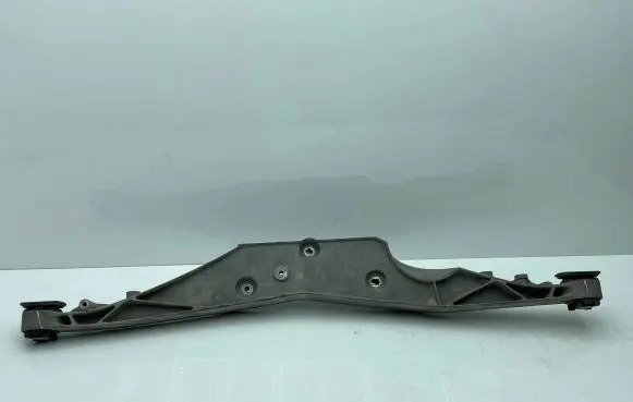 BMW 2 F44 Rear differential/diff mount bracket 6852896