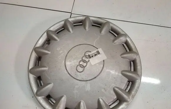Audi A6 S6 C5 4B R15 wheel hub/cap/trim 8D0601147