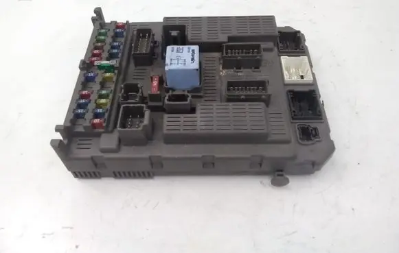 Peugeot 807 Fuse module 96519381 BSIV0300