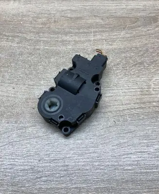 BMW X3 E83 Air flap motor/actuator CZ1139300710 13042005A EFB3225