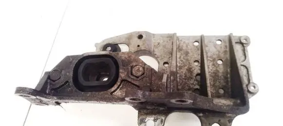 Nissan Qashqai Engine mount bracket