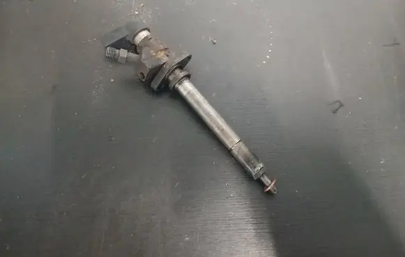 Volvo V70 Fuel injector 9657144580