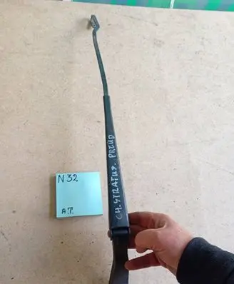 Chrysler Stratus Front wiper blade arm 569898